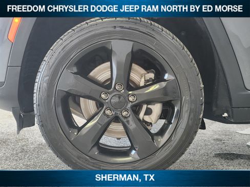 Used 2024 Jeep Grand Cherokee L Limited w/ Black Appearance Package RWD image 7