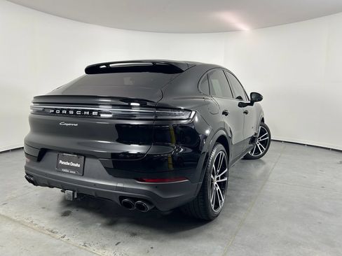 Certified 2024 Porsche Cayenne Coupe AWD/4WD image 7