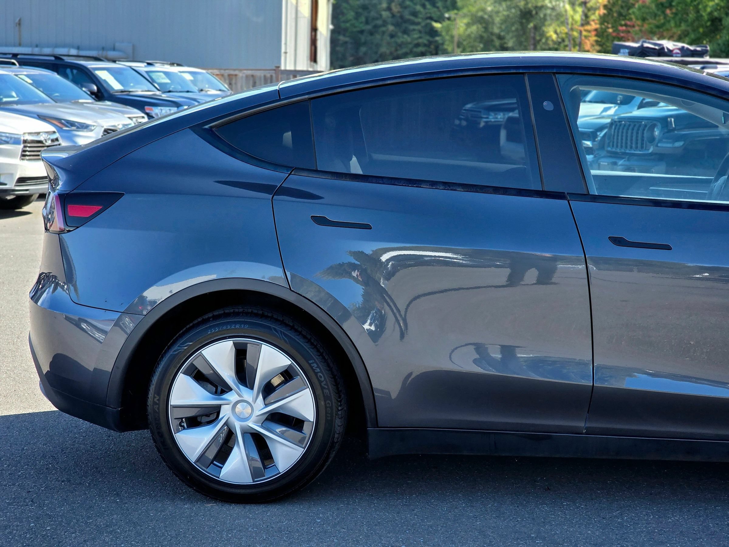 Used 2023 Tesla Model Y Long Range AWD/4WD image 16