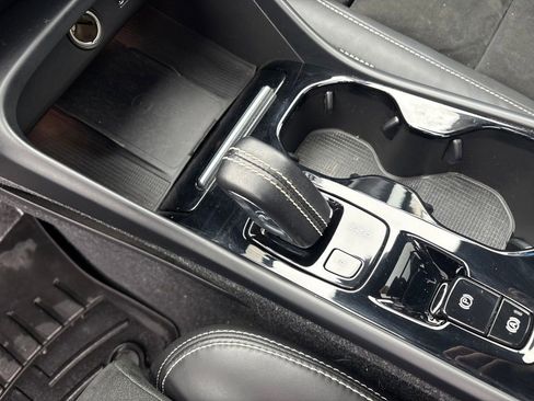 Used 2022 Volvo XC40 T4 R-Design w/ Protection Package Premier image 29