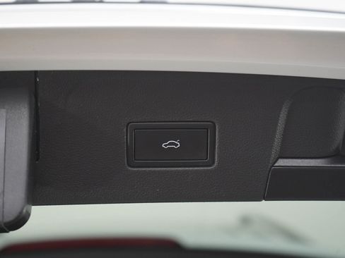 Used 2022 Volkswagen Atlas SEL R-Line AWD/4WD image 17
