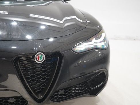 New 2025 Alfa Romeo Stelvio Sprint image 9