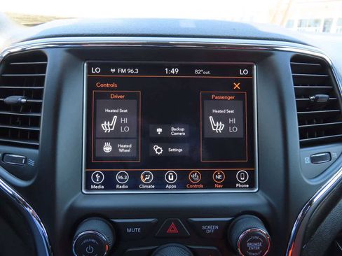 Used 2018 Jeep Grand Cherokee Laredo AWD/4WD image 26