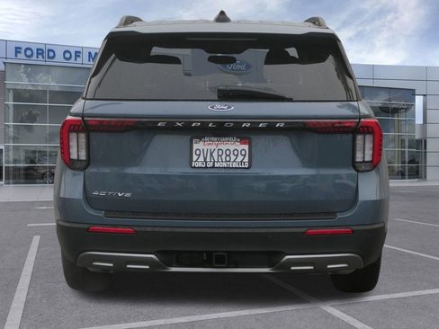 Used 2025 Ford Explorer Active w/ Active Comfort Package image 6