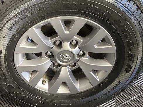 Used 2018 Toyota Tacoma SR5 AWD/4WD image 27