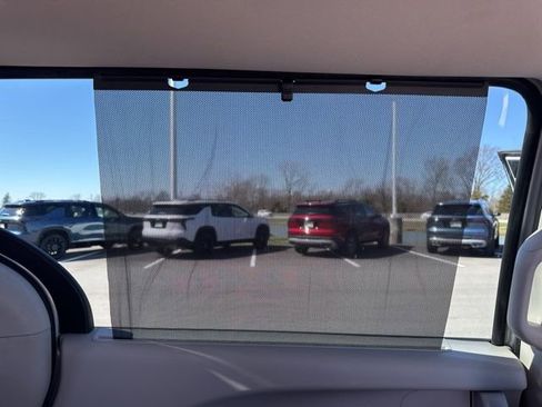 Used 2024 Chrysler Pacifica Touring-L FWD image 27