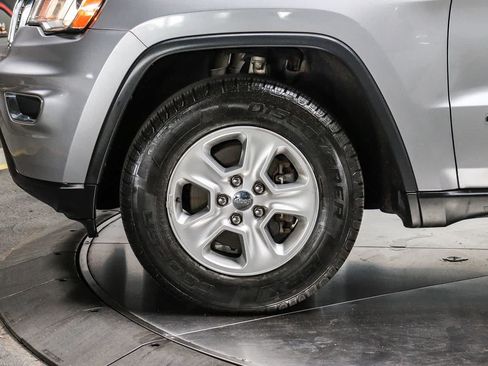 Used 2017 Jeep Grand Cherokee Laredo w/ Quick Order Package 23E AWD/4WD image 9