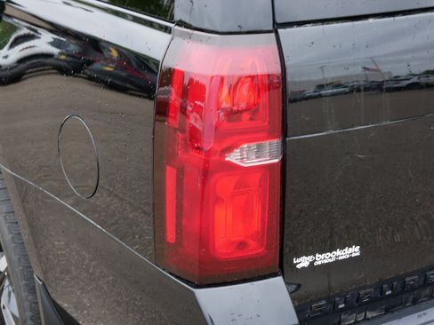 Used 2020 Chevrolet Suburban Premier AWD/4WD image 17