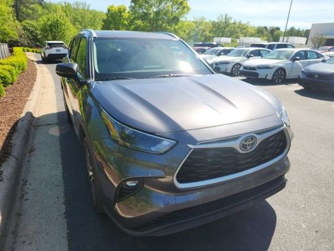 Used 2022 Toyota Highlander XLE image 14