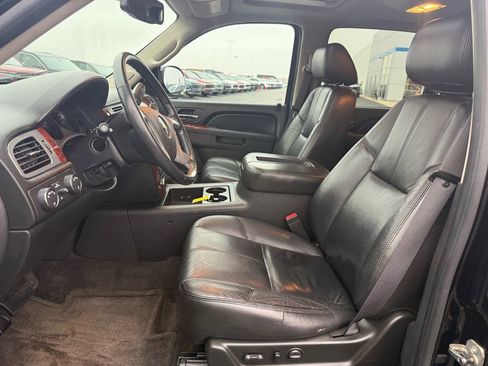 Used 2011 Chevrolet Suburban LT w/ Luxury Package image 9
