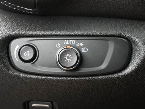 Used 2023 Chevrolet Blazer LT image 12