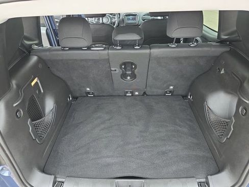 Used 2020 Jeep Renegade Latitude w/ Popular Equipment Group FWD image 28