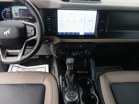 Used 2023 Ford Bronco Wildtrak AWD/4WD image 11