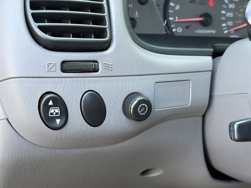 Used 2004 Toyota Sequoia Limited RWD image 23