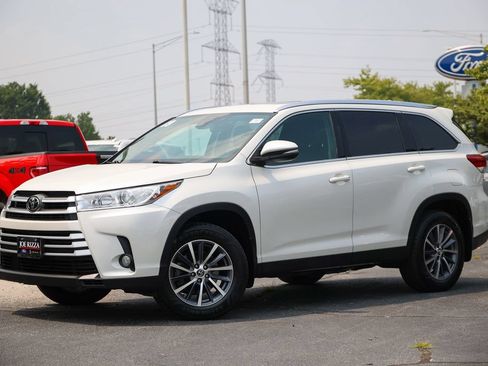 Used 2019 Toyota Highlander XLE AWD/4WD image 15