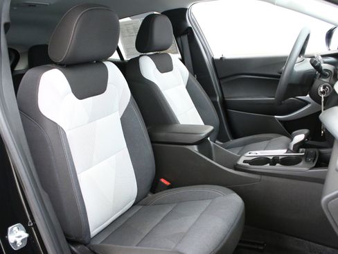 Certified 2025 Chevrolet Trax LS FWD image 30