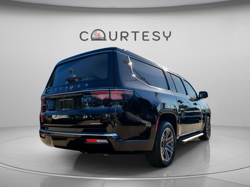 Used 2024 Jeep Wagoneer L Series II w/ Flexible Seating Group image 6