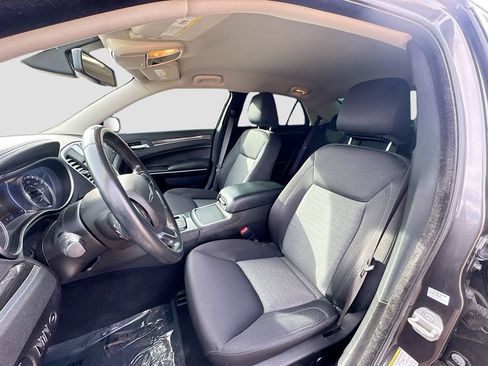 Used 2022 Chrysler 300 Touring w/ Sport Appearance Package RWD image 19