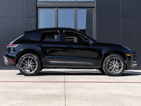 Certified 2026 Porsche Macan AWD/4WD image 12
