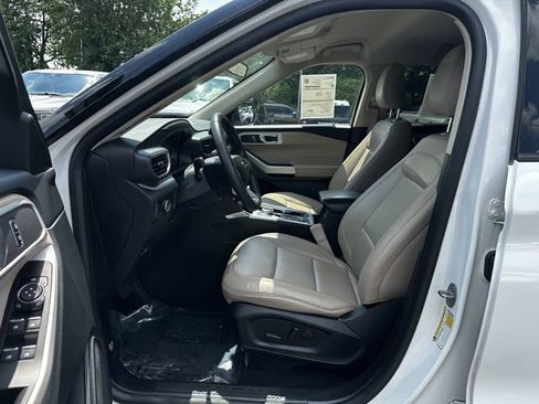 Used 2023 Ford Explorer XLT w/ Equipment Group 202A AWD/4WD image 19