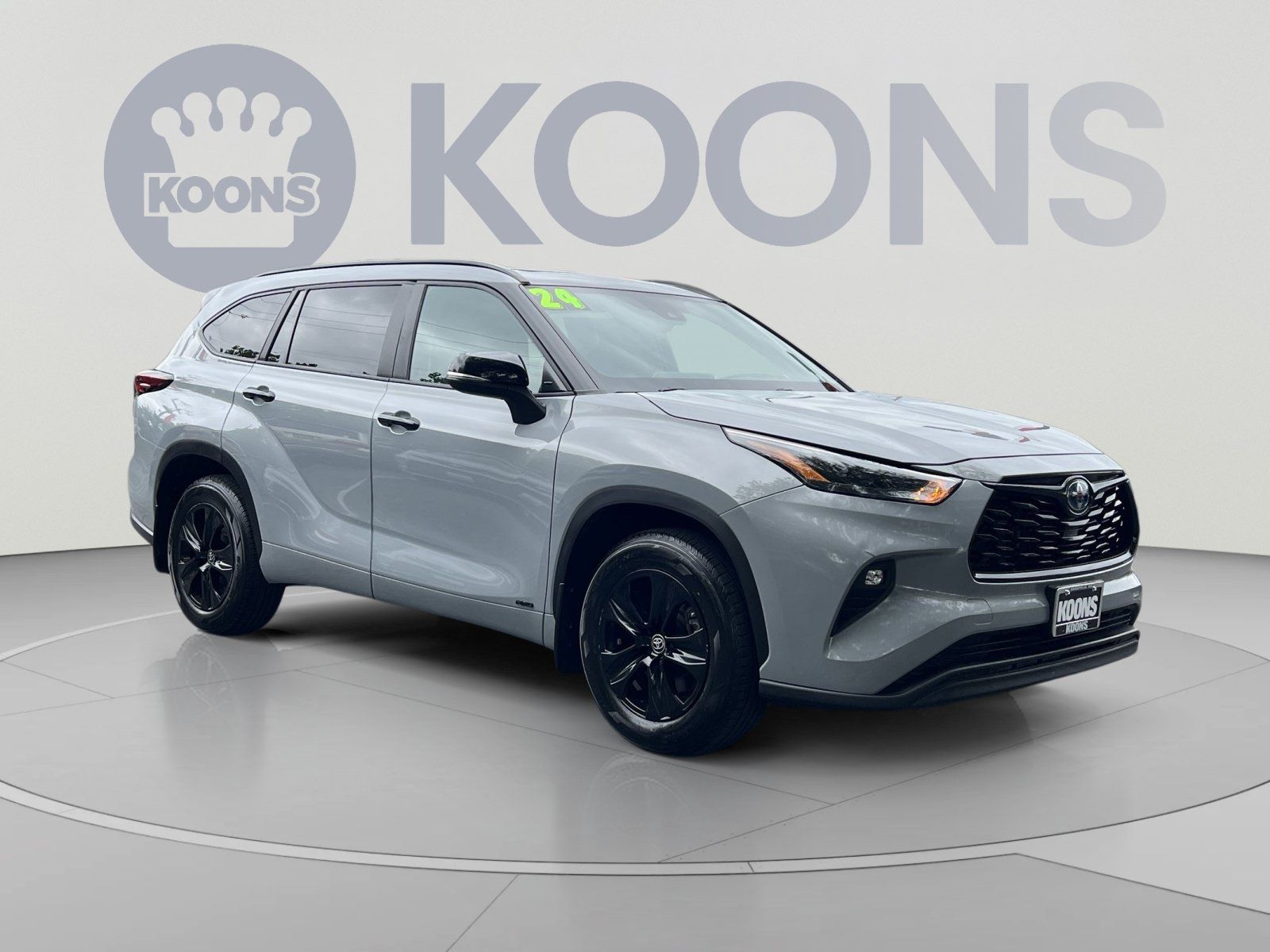 Used 2024 Toyota Highlander XLE AWD/4WD image 2