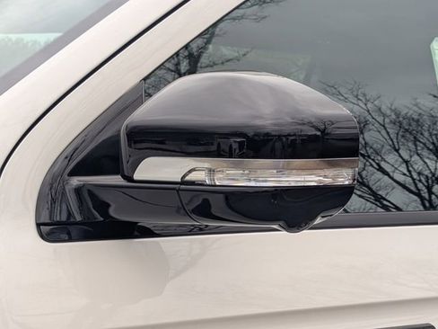 New 2026 Lincoln Navigator Reserve w/ Jet Appearance Package image 10