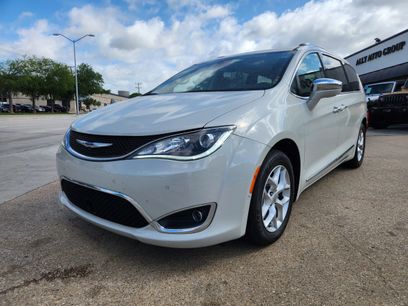 Used 2020 Chrysler Pacifica Limited w/ Advanced Safetytec Group