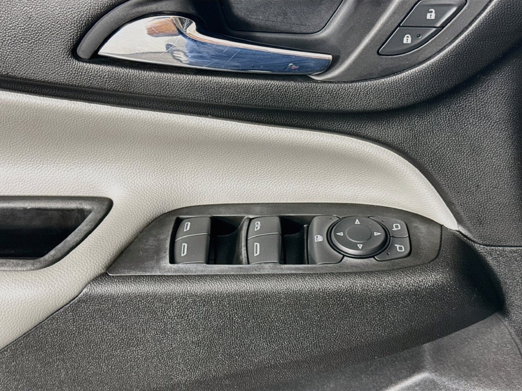 Used 2020 Chevrolet Equinox LS FWD image 21
