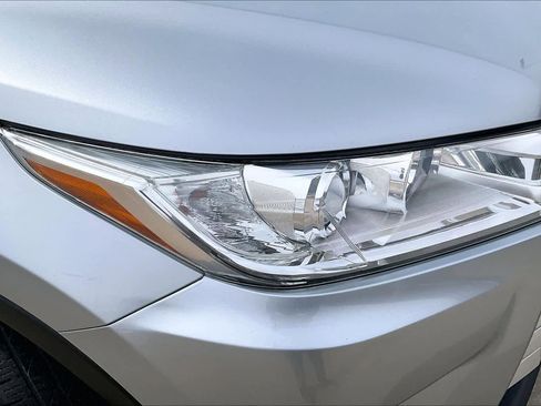 Used 2019 Toyota Highlander LE image 25