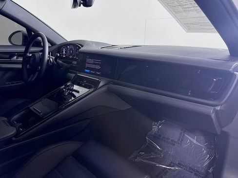 Used 2024 Porsche Panamera RWD image 31