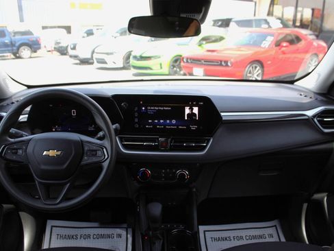 Used 2025 Chevrolet TrailBlazer LT FWD image 19