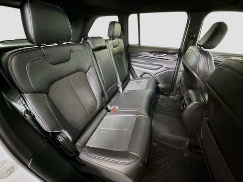 Used 2023 Jeep Grand Cherokee Altitude image 24