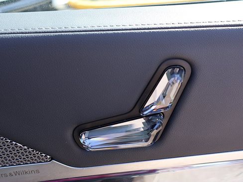 Used 2025 BMW 740i image 38