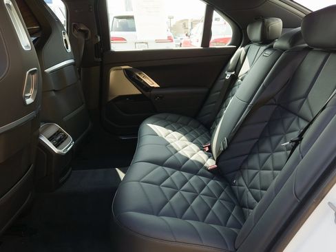 Used 2023 BMW 740i image 20