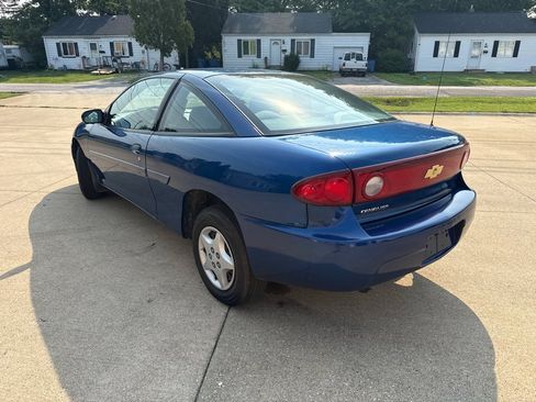 Used 2004 Chevrolet Cavalier Coupe w/ Preferred Equipment Group FWD image 8