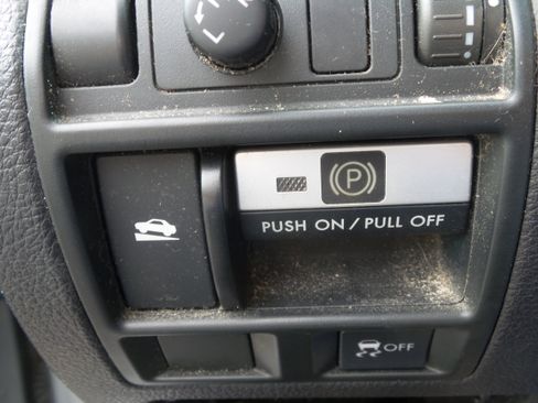 Used 2010 Subaru Outback 2.5i image 15