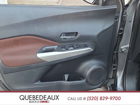 Used 2018 Nissan Kicks SR w/ Exterior Package FWD image 9