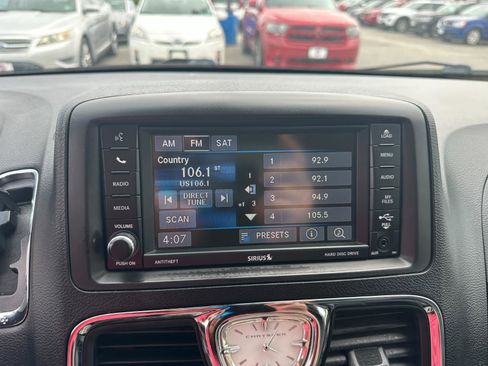 Used 2013 Chrysler Town & Country Touring-L w/ Entertainment Group #2 image 11