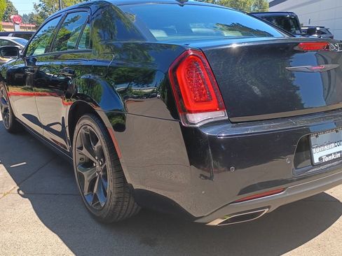 Used 2023 Chrysler 300 S RWD image 6