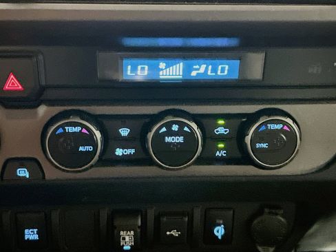 Used 2021 Toyota Tacoma TRD Off-Road AWD/4WD image 11