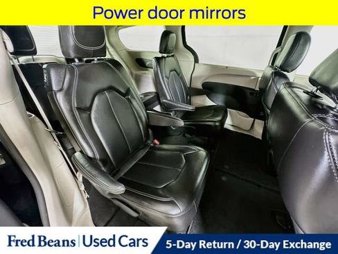 Used 2024 Chrysler Pacifica Touring-L FWD image 33