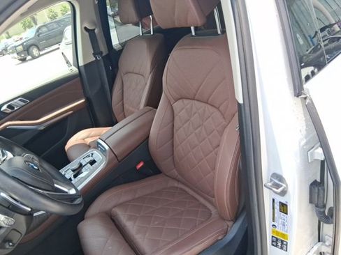 Used 2024 BMW X7 xDrive40i w/ Premium Package AWD/4WD image 14