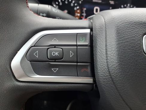 Used 2025 Jeep Compass Trailhawk AWD/4WD image 25