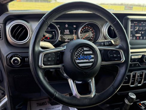 Used 2018 Jeep Wrangler Unlimited Sahara AWD/4WD image 25