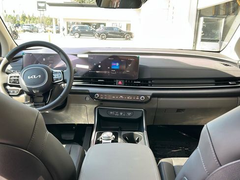 New 2026 Kia Carnival SX image 18