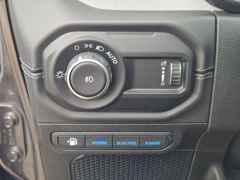 Used 2025 Jeep Wrangler Unlimited Sahara w/ Safety Group AWD/4WD image 23