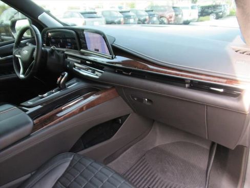 Used 2021 Cadillac Escalade Sport Platinum w/ LPO, ONYX Package image 10