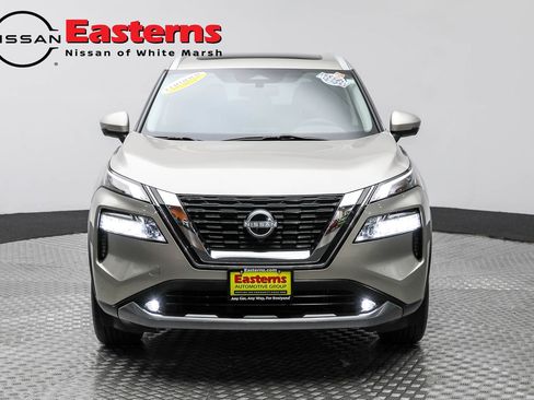 Used 2022 Nissan Rogue SL image 2