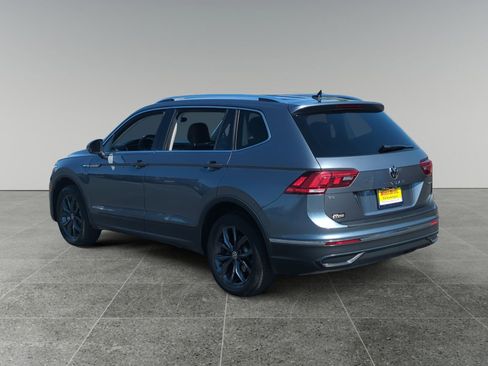 Used 2023 Volkswagen Tiguan SE image 3