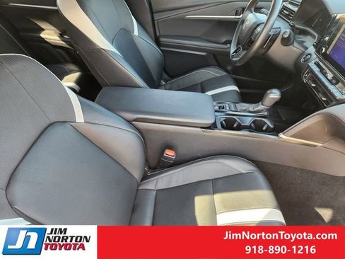 Used 2025 Toyota Camry SE image 15